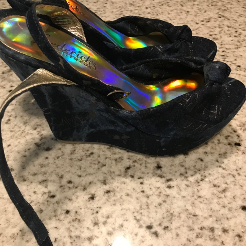 Shoes - Picture 4 of 10
